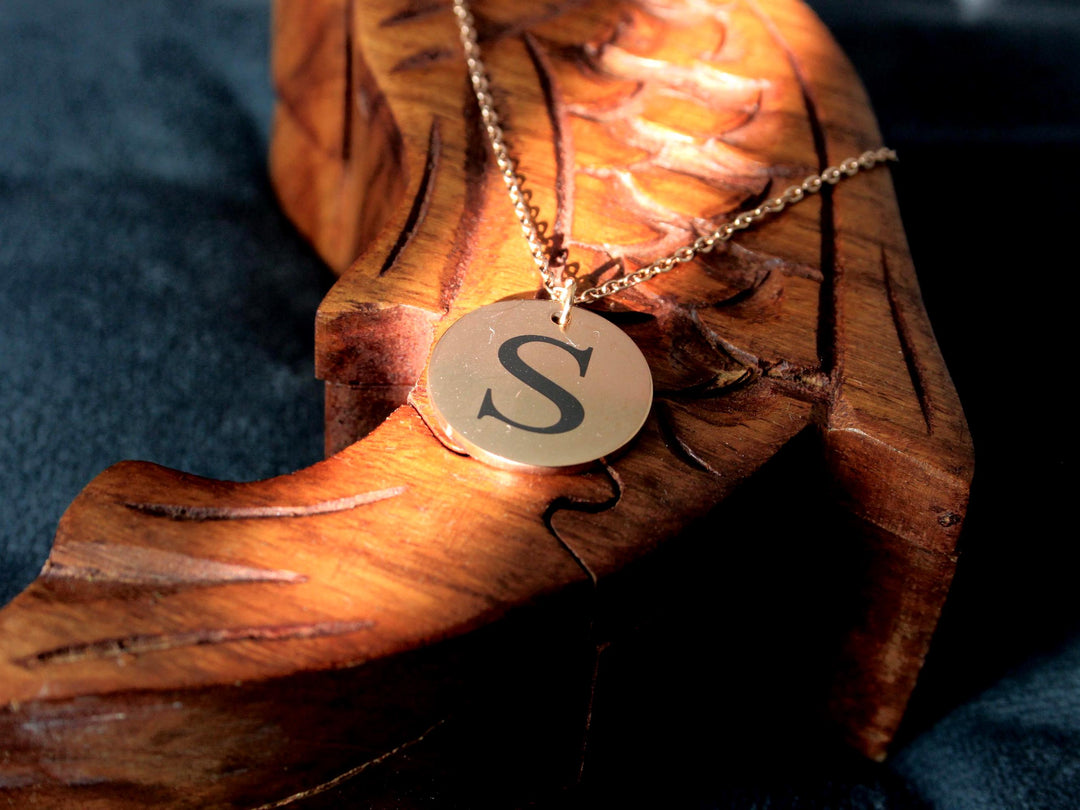 Engraved Initial Necklace: Circle Pendant